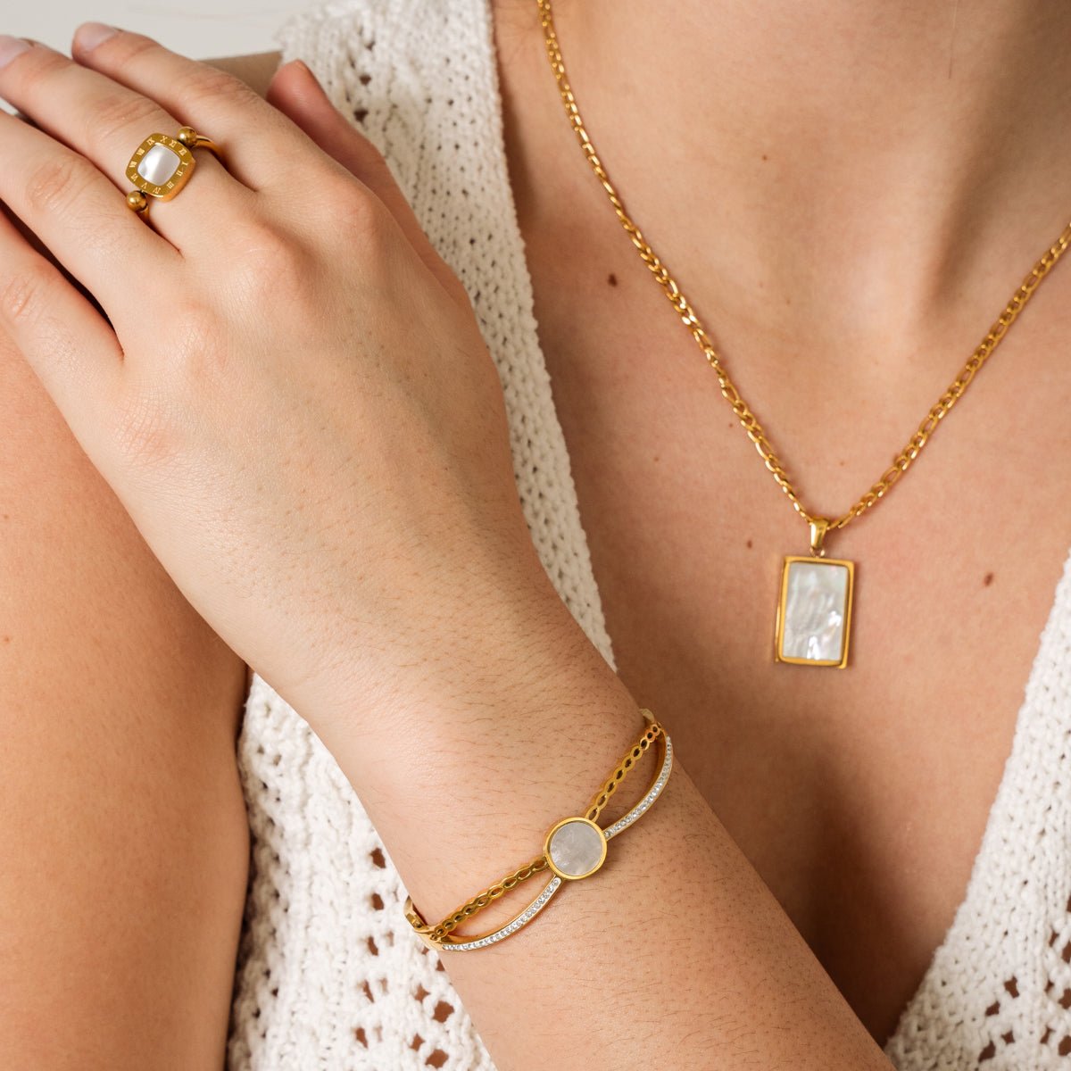 Brazalete Venus Bañado en Oro de 18k