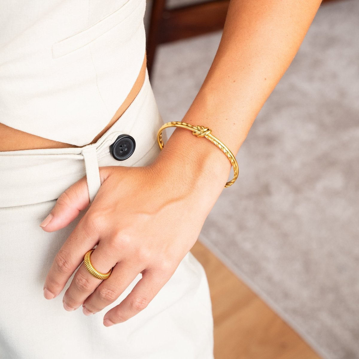 Brazalete Nó Torcido Bañado en Oro 18k