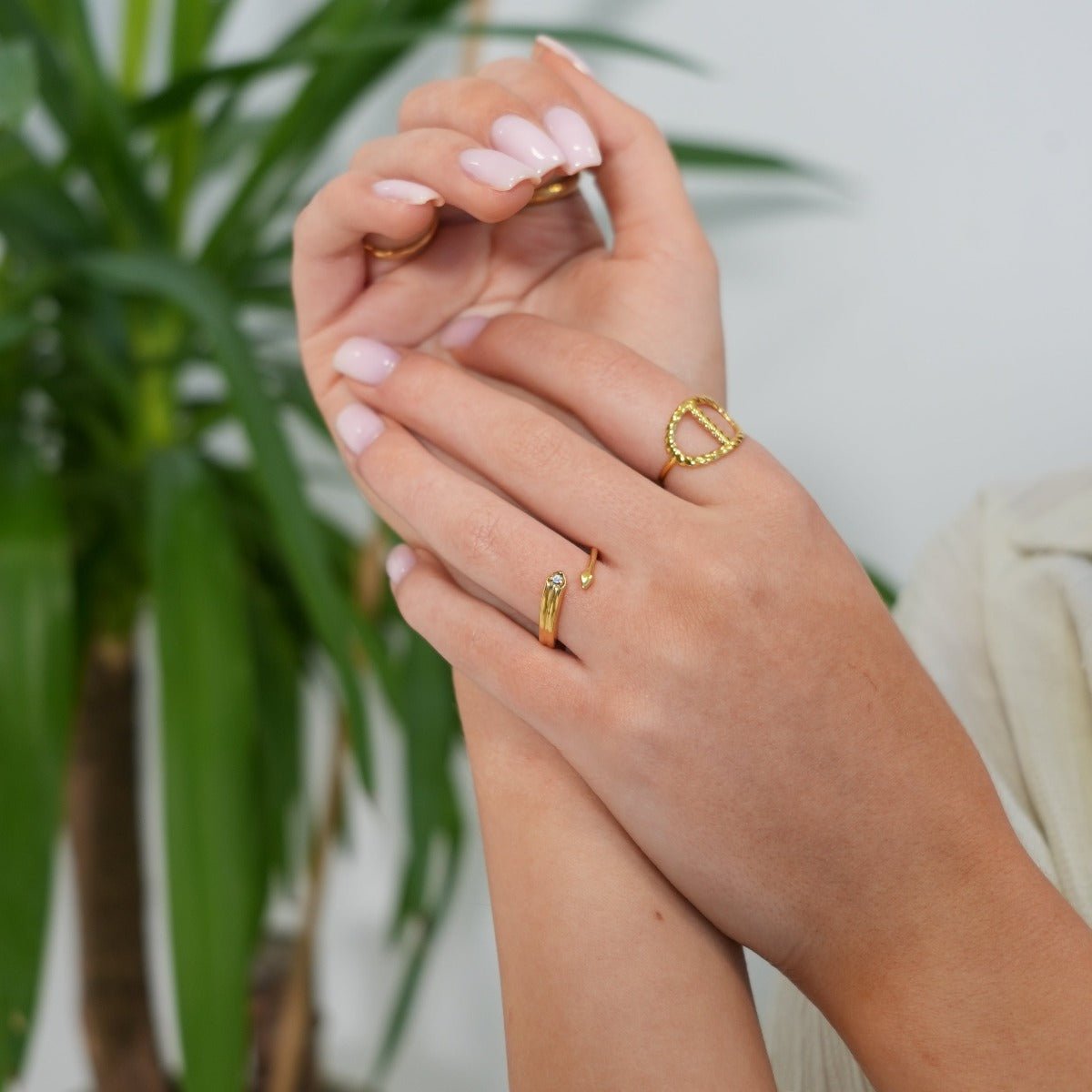 Anillo Flecha Bañado en Oro 18k