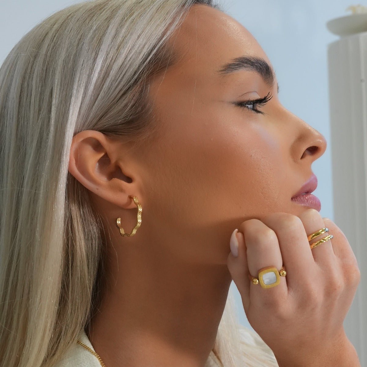 Aro Argola Wavy Texture Bañado en Oro 18k