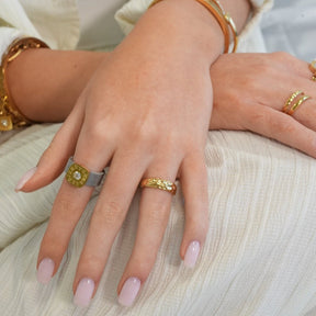 Anillo Textura Lunar Bañado en Oro 18k