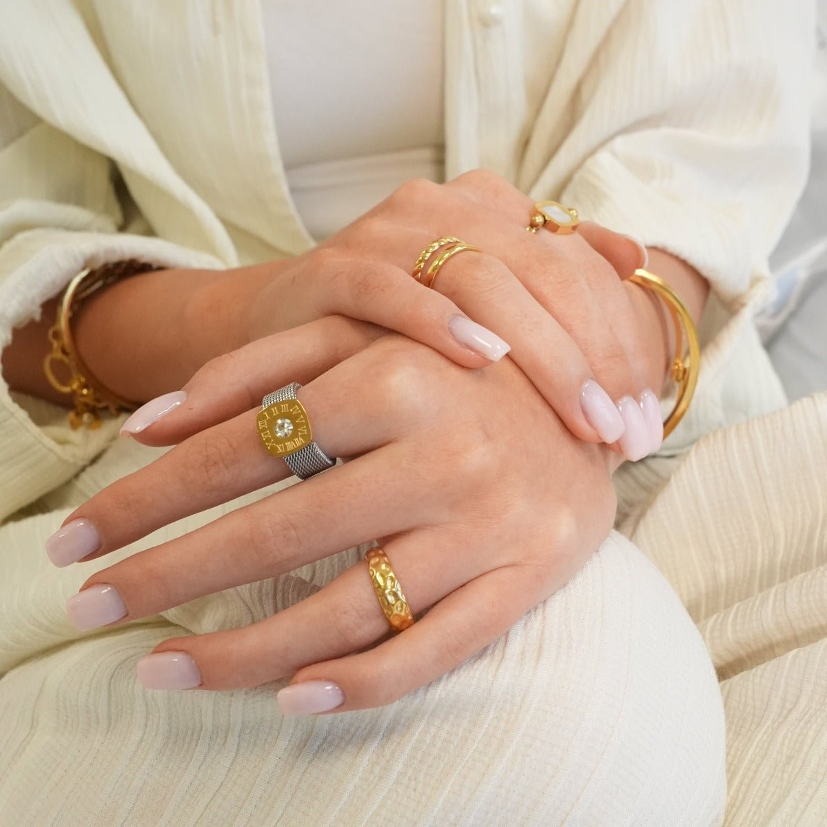 Anillo Textura Lunar Bañado en Oro 18k