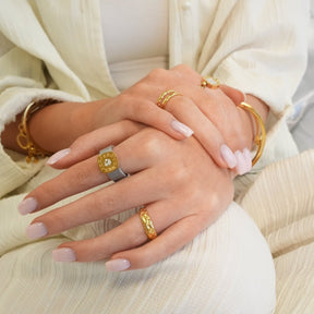 Anillo Textura Lunar Bañado en Oro 18k