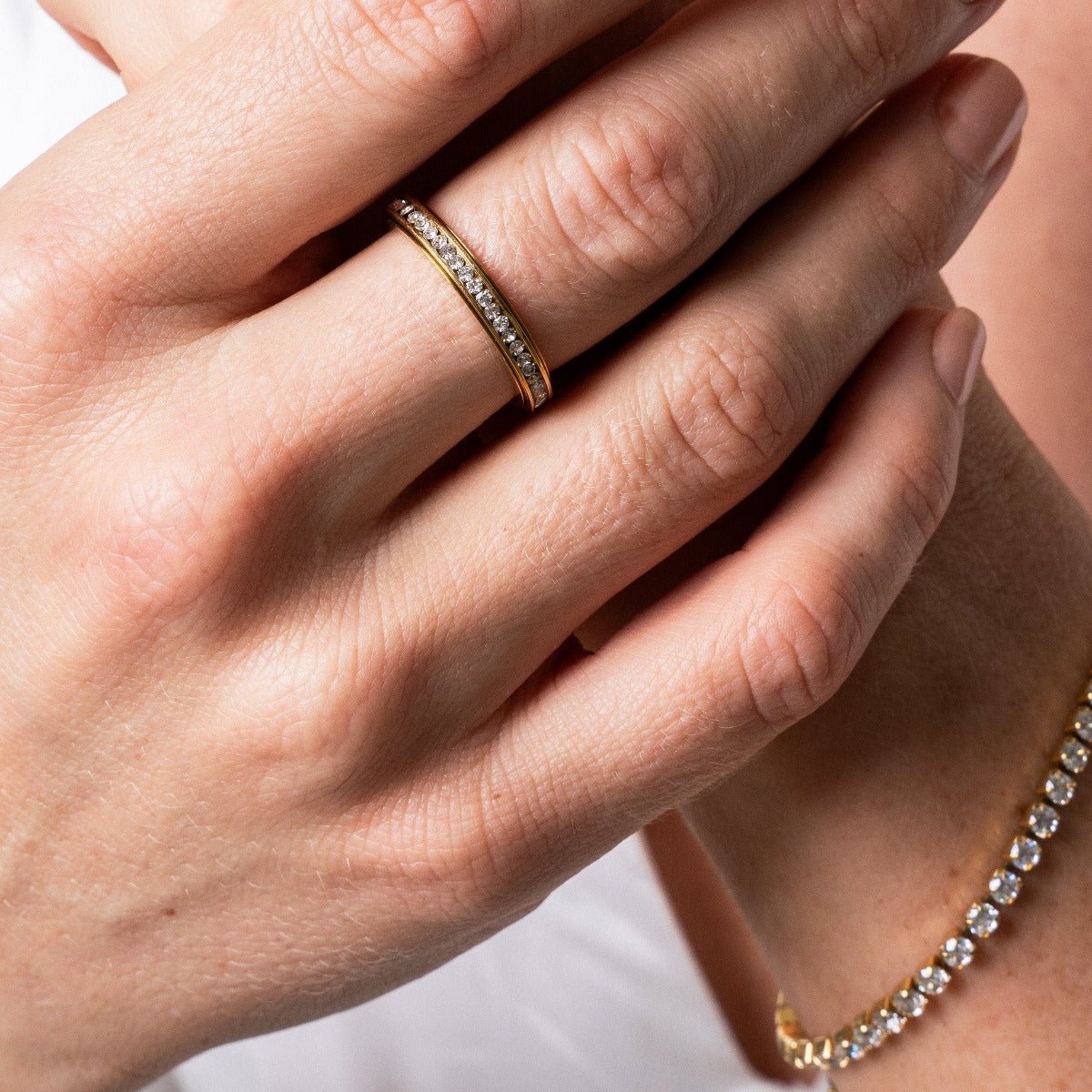 Anillo Brilhante Rotativo Bañado en Oro 18k