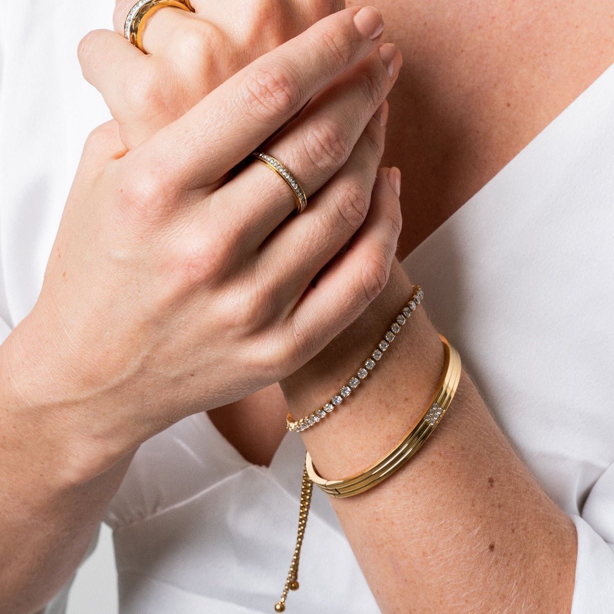 Anillo Brilhante Rotativo Bañado en Oro 18k