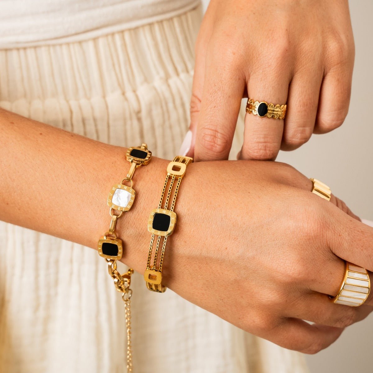 Pulsera Mono Quadrada Bañado en Oro 18k