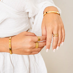 Anillo Love Ajustable Bañado en Oro 18k