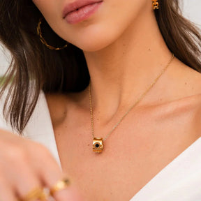 Collar Giratório Numeral Romanos Bañado en Oro 18K