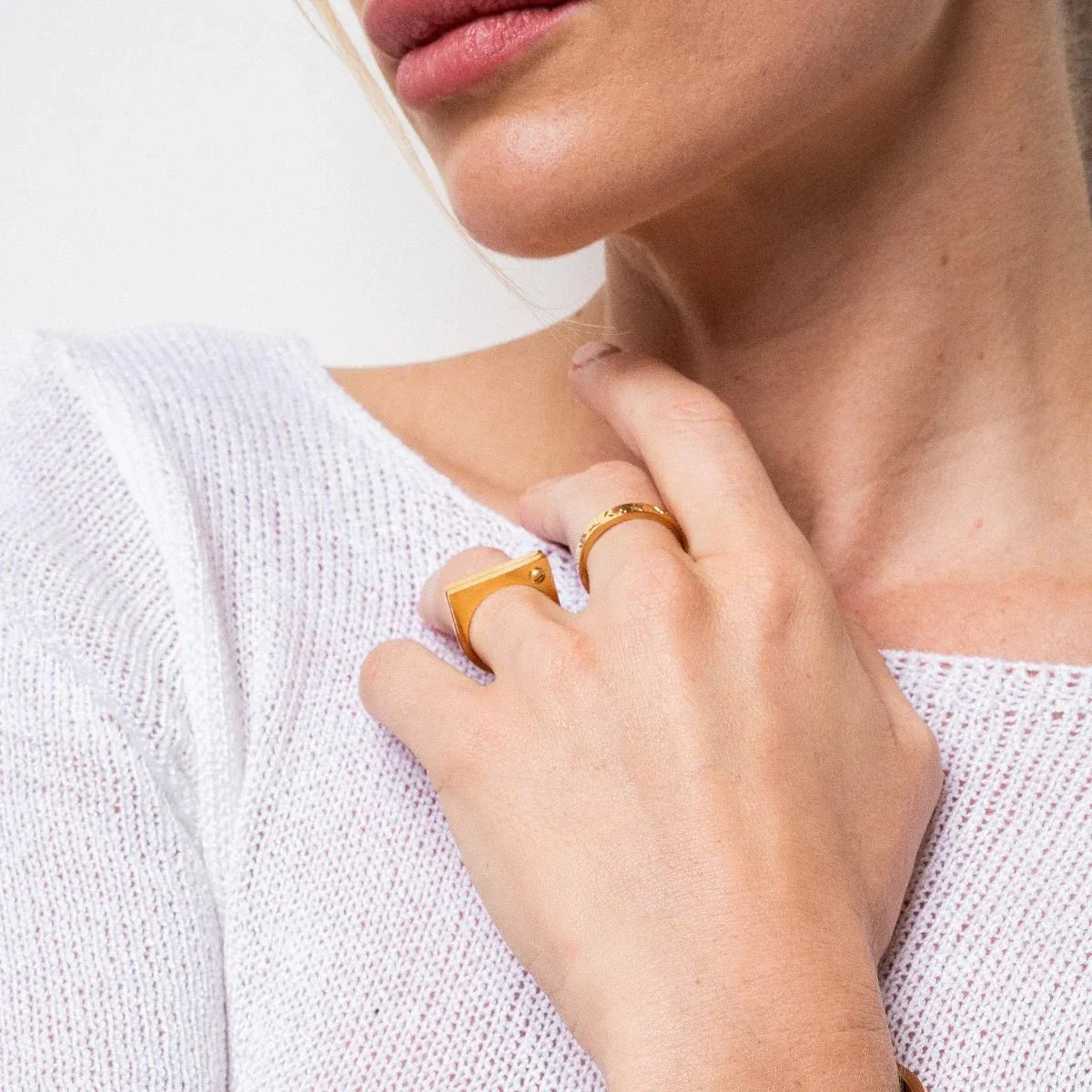 Anillo Parafuso Plano Bañado en Oro 18k