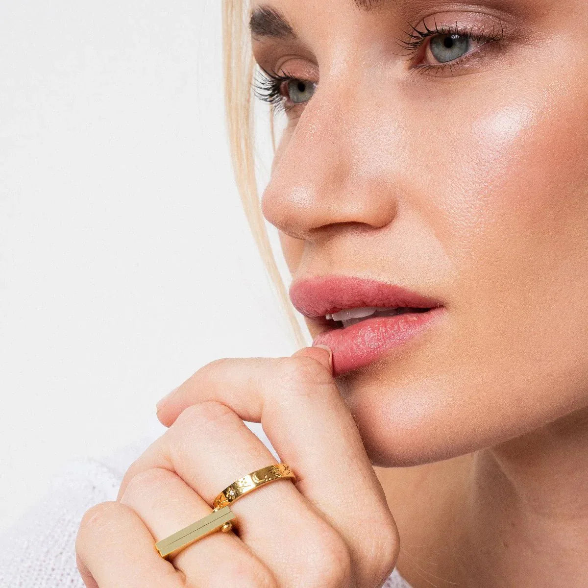 Anillo Parafuso Plano Bañado en Oro 18k