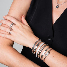 Brazalete Algarismo Romanos Entrelaçados - Plata