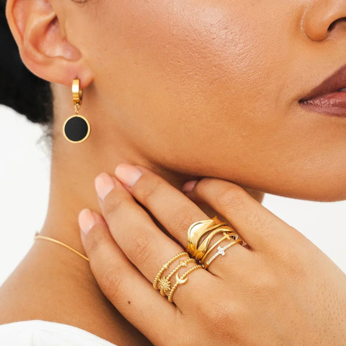 Aro Colgante Noir Bañado en Oro 18k