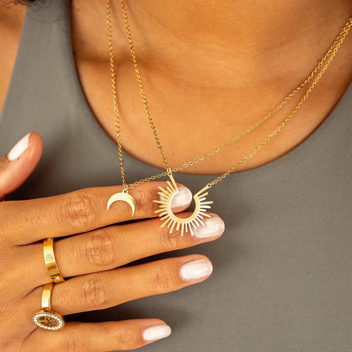 Collar Lua Colgante Bañado en Oro 18K