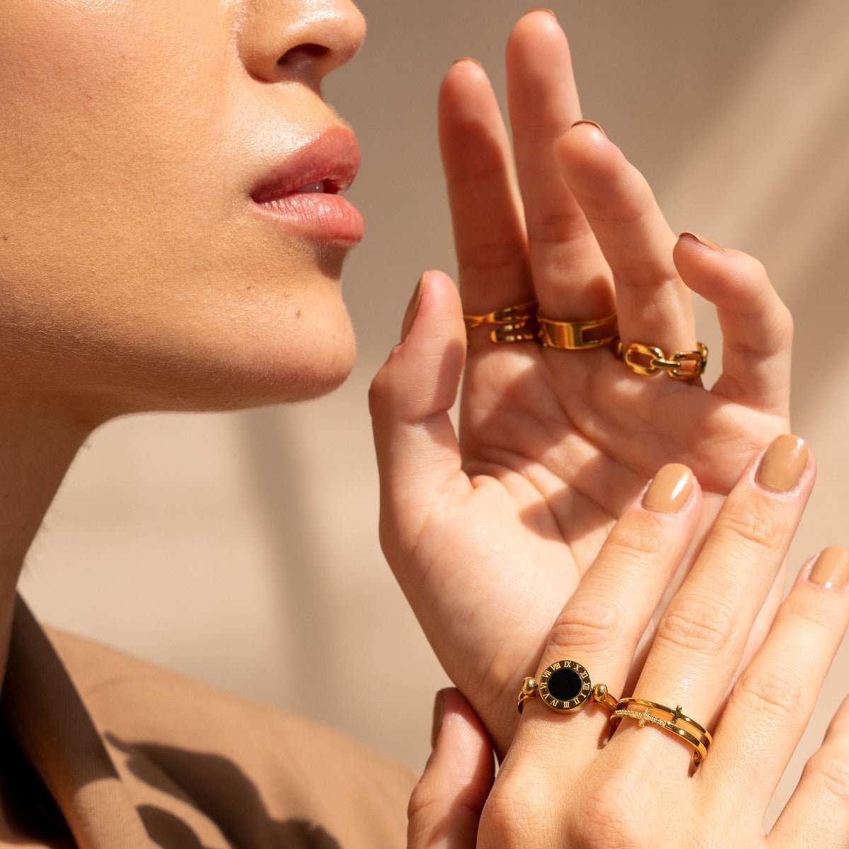 Anillo Giratório Numeral Romanos Bañado en Oro 18K