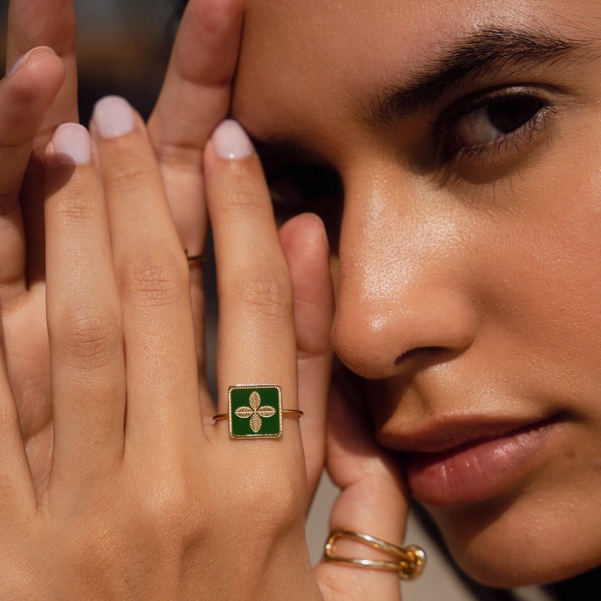 Anillo Trevo Verde Ajustable Bañado en Oro 18K